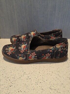 Chaco Ionia Navy Blue Canvas Floral Slip-On Shoes